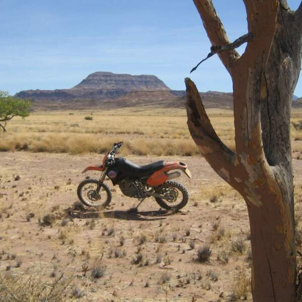 Motorradreisen Afrika Guma Island Camp Oase Feuchtgebiete